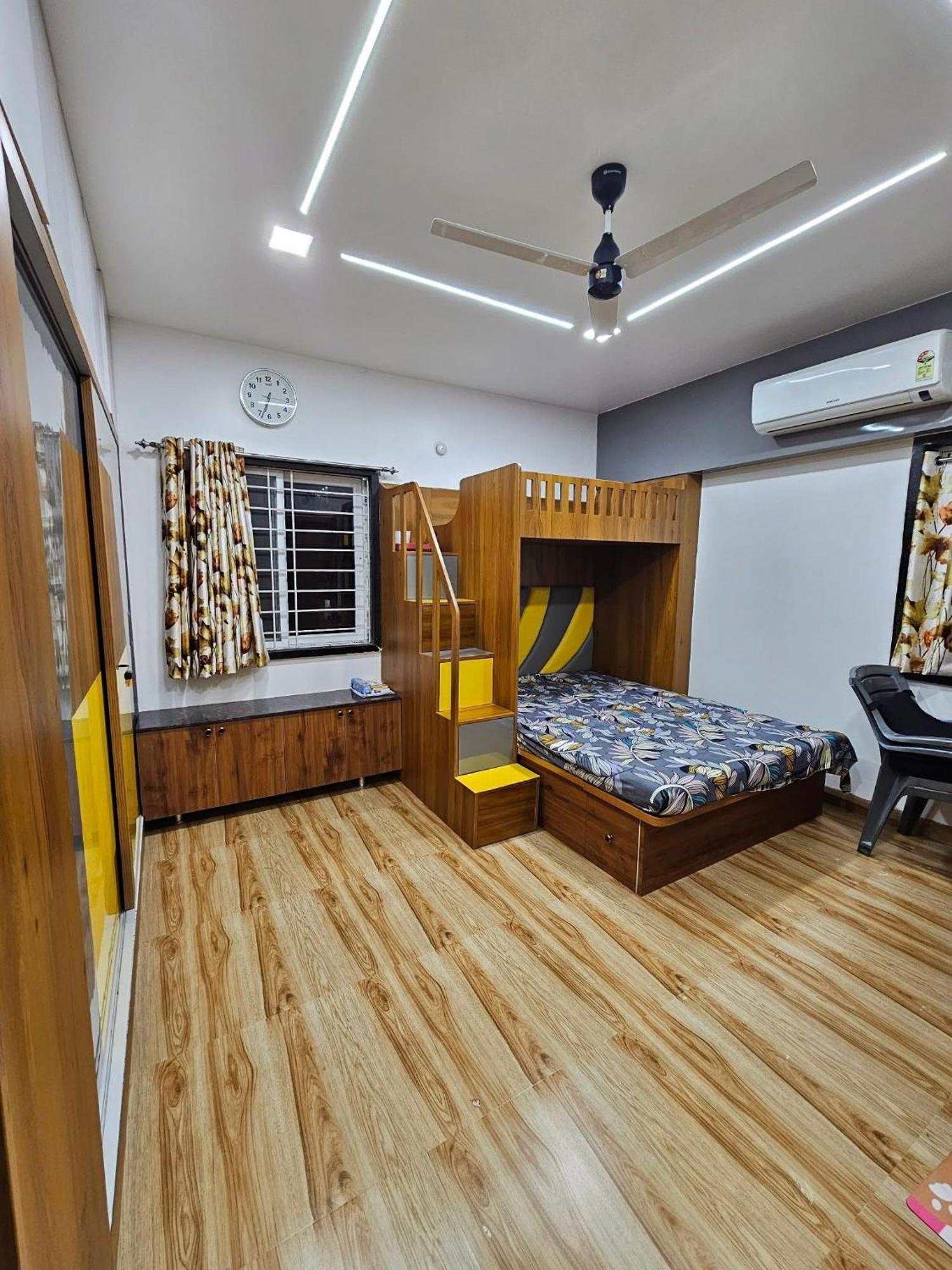 Laxmi Prabha Raheja * Bombaj
