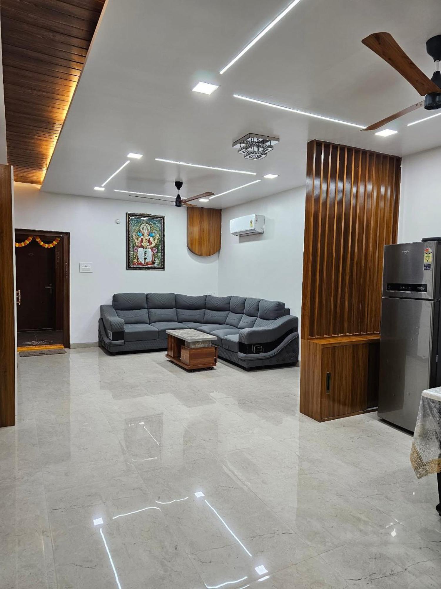 Laxmi Prabha Raheja * Bombaj