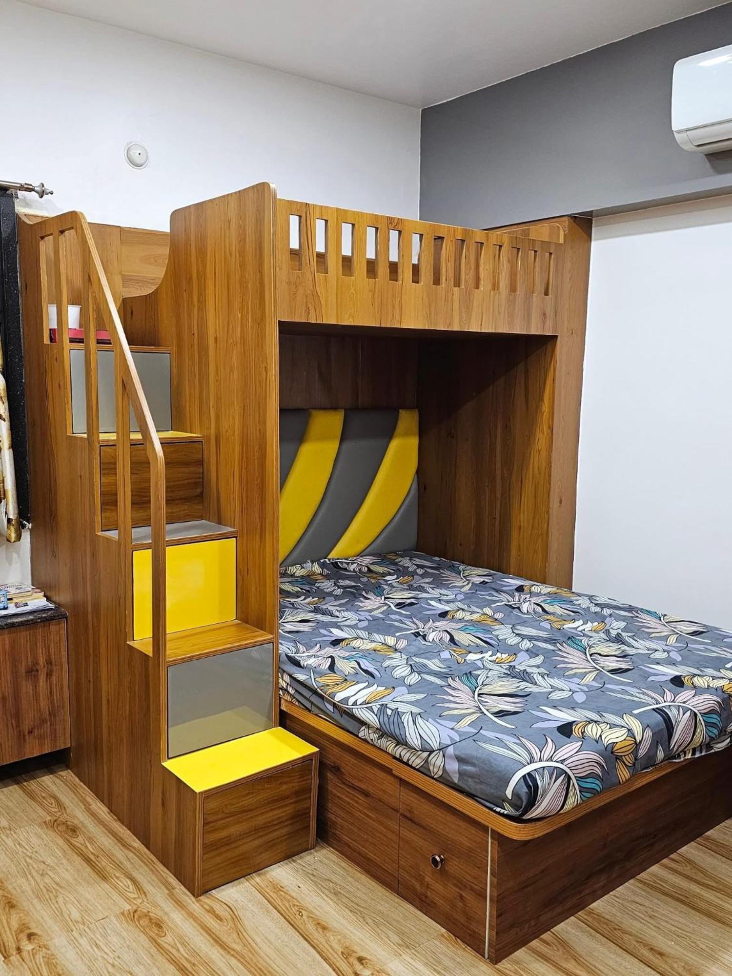Laxmi Prabha Raheja Apartament