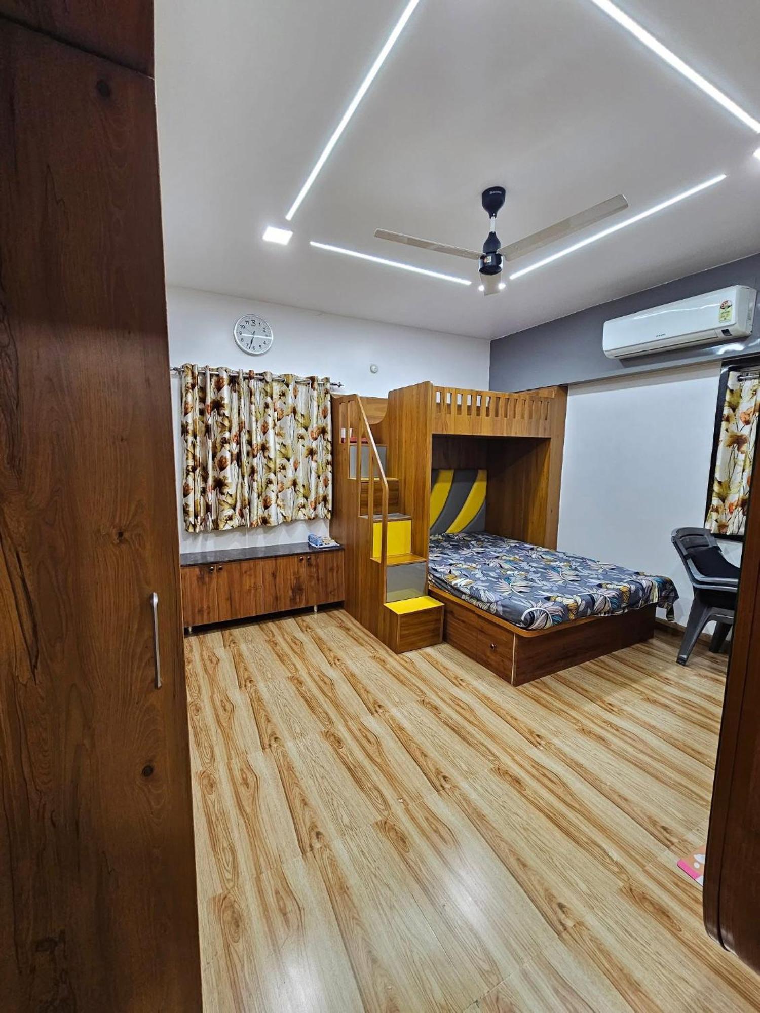 Laxmi Prabha Raheja Bombaj